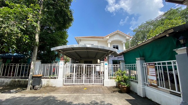   รายละเอียดเพิ่มเติม Code ID : PKK02-01175  ราคาขาย  2,900,000 บาท- ขนาดพื้นที่ :   57.20 ตร.ว.- พื้นที่ใช้สอย :   -- จำนวนห้อง :  3 ห้องนอน 2 ห้องน้ำ  - ที่จอดรถ :    1   คัน- บ้านหันทางทิศ : - พิกัดทรัพย์ : https://maps.app.goo.gl/RDaMkdKvTmr7oSbo9    สถานที่ใกล้เคียง- ใกล้โรงพยาบาลธัญบุรี - ใกล้โลตัส รังสิต คลอง 7 - ใกล้ซีเจ ซูเปอร์มาร์เก็ต สาขารังสิตคลอง- ใกล้โลตัส โก เฟรช รังสิต คลอง 8 (หมู่บ้านพฤกษา 2) ปทุมธานี สอบถามเพิ่มเติม/นัดชมโทร. 09