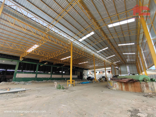 รายละเอียด  ให้เช่าอาคารโรงงาน/โกดัง เนื้อที่ 3ไร่ พื้นที่ใช้สอย 2,400 ตร.ม บ้าน 1ชั้น 1หลัง ไฟฟ้า 500 KVA ถนนพระราม 2 วัดสวนส้ม ราคาเช่า 250,000 บ/ด เป็นอาคารโกดัง/โรงงาน ที่ดินเนื้อที่ 3ไร่ แบ่งเป็นอาคาร  1. โกดังอาคาร A พื้นที่ใช้สอย 800 ตารางเมตร   2. โกดังอาคาร B พื้นที่ใช้สอย 750 ตารางเมตร   3. โกดังอาคาร C พื้นที่ใช้สอย 850 ตารางเมตร  4. หม้อแปลงไฟฟ้า  500 KVA 6. มีใบอนุญาต ร.ง 4  ใบอนุญาต 104,105    7. บ้านเด