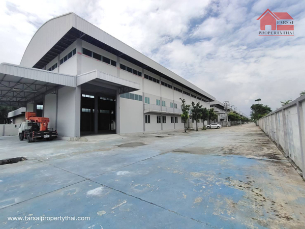 รายละเอียด  ให้เช่า อาคารโรงงาน /โกดัง พื้นที่ใช้สอย 2,600 ตารางเมตร มีใบอนุญาต ร. ง 4  ( พื้นที่สีม่วง ) ไฟฟ้า 3 เฟส มีหม้อแปลงไฟฟ้า  100 KVA น้ำประปา พื้นรับน้ำหนักได้ 2 ตัน / ตร.ม ออฟฟิศ 2 ชั้น +ห้องน้ำห้องน้ำแยก พื้นที่ด้านในอาคารชั้งล่าง 1,000 ตารางเมตร ชั้นที่ 2 พื้นที่ใช้สอย 300 ตารางเมตร ชั้นที่3 พื้นที่ใช้สอย 600 ตารางวา บริเวรรอบอาคาร 700 ตารางเมตร  มีออฟฟิศ 2 ชั้น ที่จอดรถ ตู้ยาม ร.