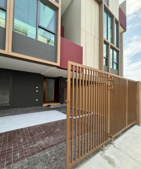  ให้เช่า บ้านกลางเมือง4 ชั้น  คลาสเซ่ สุขุมวิท 77 พร้อมอยู่