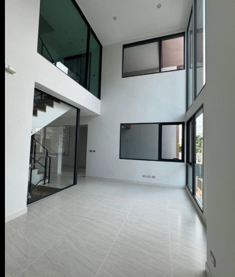 ให้เช่า บ้านกลางเมือง4 ชั้น  คลาสเซ่ สุขุมวิท 77 พร้อมอยู่