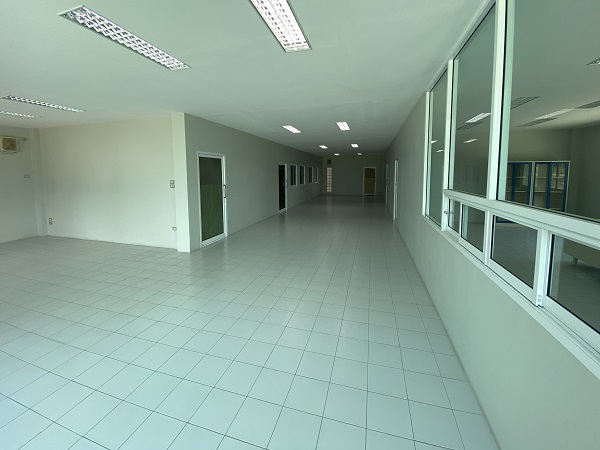 ขายอาคารโรงงาน/โกดังพร้อมที่ดิน 11-1-39 ไร่ พื้นที่ 5,200 ตร.ม หม้อแปลง 500 KVA  อำเภอบ้านแพ้ว จังหวัดสมุทรสาคร ราคาเช่า 430,000 บ/ด