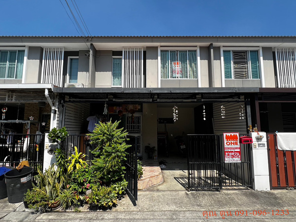 รายละเอียดทั้งหมด : พิกัด : https://maps.app.goo.gl/i3iVxFpRjf5R6AJb8?g_st=icทาวน์เฮ้าส์ สภาพสวย  หมู่บ้าน พฤกษาวิลล์ 66/2 หนามแดง-เทพารักษ์ที่ตั้ง ถนน บัวนครินทร์ อ.บางพลี ต.บางแก้ว จ.สมุทรปราการพื้นที่ 17.5 ตร.ว.พื้นที่ใช้สอย 95 ตร.ม.2 ชั้น3 ห้องนอน2 ห้องน้ำ1 ห้องนั่งเล่น1 ครัวไทย (ต่อเติมแข็งแรงไม่ทรุด)แอร์ 1 เครื่องที่จอดรถ 1 คันในบ้าน ถนนในหมู่บ้านกว้าง__________________________________________________________ราคาขาย 2,100,000 บาท (ค่าโอนคนละค