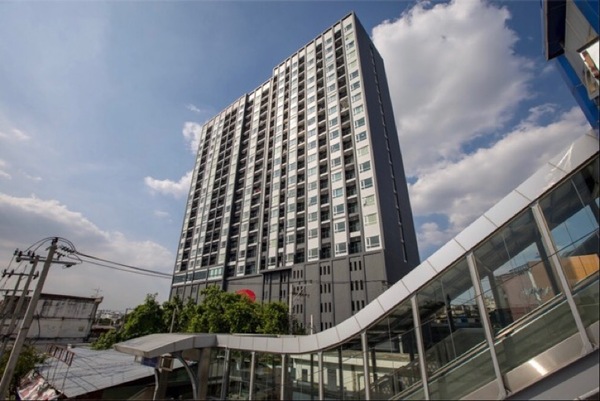 M25891ขายดาวน์คอนโด 430,000 บาท The President จรัญ–แยกไฟฉาย ติดMRTแยกไฟฉาย(0เมตร)เดินจากคอนโดขึ้นรถไฟฟ้าได้เลย ห้องโครงการขายหมดแล้วรายละเอียด•ห้องขนาด 30.23 ตร.ม.•ชั้น 18 ระเบียงหันทิศตะวันตกด้านถนนกาญจนา•ห้อง type A3  1 bedroom ห้องมุม ห้องนอนไม่ติดใคร•ราคาซื้อขายสุทธิ 2,527,228 บาท•จำนวนเงินค่าห้องชุดงวดสุดท้ายที่ต้องชำระ 2,149,774 บาท•ห้องสร้างเสร็จเรียบร้อย ในภาพเป็นเพียงห้องตัวอย่างเท่าน