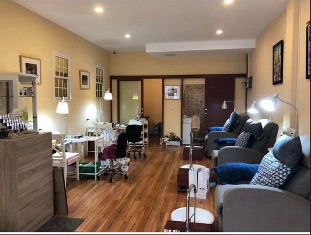 ให้เช่าอาคารพาณิชย์ 4 ชั้น พระราม 9  ห้วยขวาง ใกล้Central พระราม 9 ใกล้ MRT พระราม 9