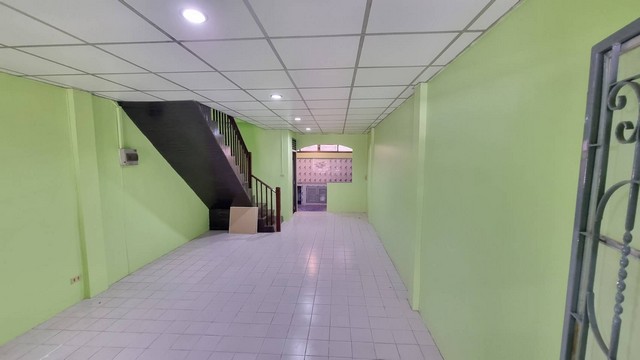 ขาย ทาวน์เฮ้า2ชั้น โครงการนันทิชา1  บางกรวยไทรน้อย   รีโนเวทแล้ว  ขายขาดทุน 1.13 ลบ .