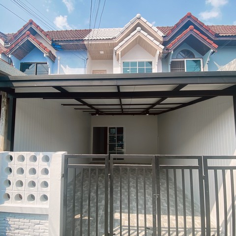 ขายทาวเฮ้าส์ พร้อมอยู่ รีโนเวทใหม่  หมู่บ้านเพชรไพลิน 16 ตรว. พระยาสุเรนทร์35