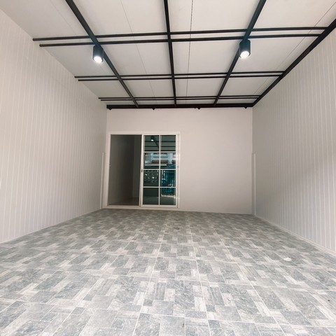 ขายทาวเฮ้าส์ พร้อมอยู่ รีโนเวทใหม่  หมู่บ้านเพชรไพลิน 16 ตรว. พระยาสุเรนทร์35