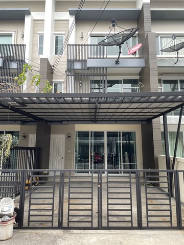 RTJ1611ให้เช่าทาวน์โฮม3 ชั้น ย่านบางกะปิ หัวหมาก รามคำแหง  ซอยกรุงเทพกรีฑา7 โครงการทาวอเวนิวพระราม9เนื้อที่ 30 ตร.ว.  3ห้องนอน 3ห้องน้ำ แอร์4 เครื่อง  2 ที่จอดรถสนใจติดต่อคุณเจี๊ยบ 092-851-6969Line:keti2522ราคาเช่า 24,000 บาท (รวมค่าส่วนกลางแล้ว) มัดจำ2 ล่วงหน้า 1 เดือน สัญญาขั้นต่ำ1 ปี ที่ตั้ง : ซอยกรุงเทพกรีฑา 7 แขวงหัวหมาก เขตบางกะปิ กรุงเทพถ้าสัญญายาวกว่า1 ปี ก็ลดได้ ชั้น 3จะมีห้องนึงไม่มีท