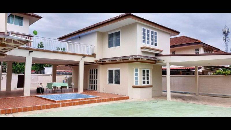 ให้เช่าบ้านเดี่ยว 2 ชั้น สองหลังเชื่อมกัน หมู่บ้านจามจุรี ซอยกิ่งแก้ว 41 ใกล้สนามบินสุวรรณภูมิ 6 ห้องนอน 4 ห้องน้ำ พื้นที่ใช้สอย 600 ตรม.