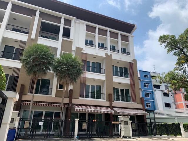 ให้เช่าทาวโฮม4 ชั้น 3คูหา ย่านสุขสวัสดิ์ หมู่บ้าน บิสทาวน์ พระราม3-สุขสวัสดิ์ เนื้อที่ 93 ตร.วา โครงการหมู่บ้าน ตรงข้าม Big C ที่จอดรถ6 คัน