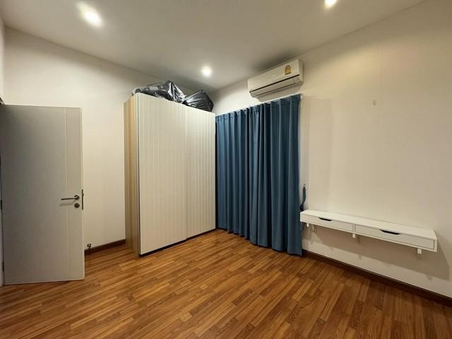 C4351 ขายบ้านเดี่ยว 2 ชั้น หมู่บ้าน วีทู อ่อนนุช-พระราม 9 หลังมุม เฟอร์นิเจอร์ Buit-in ทั้งหลัง ใกล้ Airport Link ทับช้าง สนามบินสุวรรณภูมิ