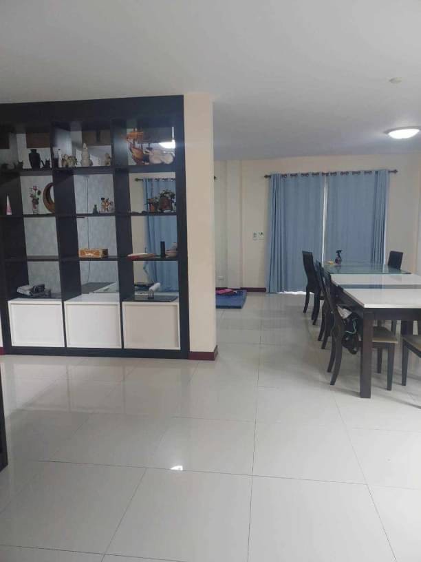 ให้เช่า 30,000 บาท/เดือน ขาย 9.7 ล้าน 179 ตรว. 5 นอน 5 น้ำ วรารมย์เจริญเมือง ต้นเปา สันกำแพง บ้านเดี่ยวหลังใหญ่ 2 ชั้น รีโนเวทแล้ว