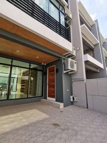 C4331 ให้เช่าทาวน์โฮม 3 ชั้น ซอยแบริ่ง 68  เหมาะพักอาศัย ทำโฮมออฟฟิศ ใกล้รถไฟฟ้าสถานีศรีแบริ่ง 100 เมตร