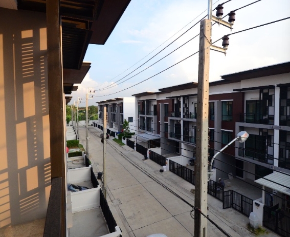 ขายทาวน์โฮม3ชั้น ไอฟิลด์ บางนา ประเวศ มี 3 ห้องนอน 3 ห้องน้ำ