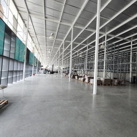 C4324 ให้เช่าอาคารพื้นที่ขายของหรือโชว์รูม พื้นที่ 2375 ตรม และ 6330 ตรม เลียบมอเตอร์เวย์ ใกล้บางแสน พัทยา ศรีราชา