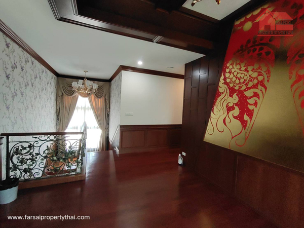 ขายบ้านคฤหาสน์ 2ชั้น สระว่ายน้ำ เนื้อที่ 200ตร.ว  5ห้องนอน 5ห้องน้ำ เฟอร์นิเจอร์ครบ ถนนเลียบทางด่วน ลาดพร้าว ราคาขาย 55 ล้านบาท