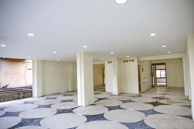 ขาย - เช่า อาคารพาณิชย์ 2 คูหา 5 ชั้น  42ตรว. ถูกมาก ติดฟิวเจอร์พาร์ค รังสิต ม.กรุงเทพ 602ตรม.5จอดรถ  รถเทเลอร์ เข้าได้