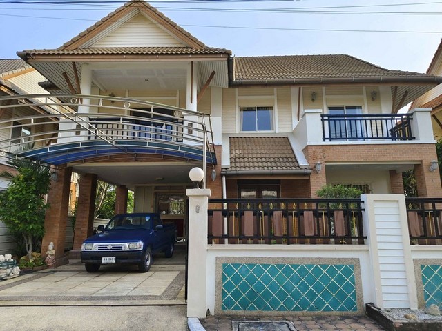 RHT1458ให้เช่าบ้านเดี่ยว 2 ชั้น ย่านสมุทรสาคร  พันท้ายนรสิงห์ สยามเนเชอรัลโฮม ถ.พระราม 2 เนื้อที่ 101.3 ตร.ว. พื้นที่ใช้สอย 244 ตร.ม. 4 ห้องนอน 3 ห้องน้ำ แอร์ 6 ตัว 2 ที่จอดรถสนใจติดต่อคุณเจี๊ยบ 092-851-6969Line:keti2522**รับสัตว์เลี้ยง**ราคาเช่า  25,000/เดือนที่ตั้ง ถนนพระราม 2 กม.17.5 ตำบลพันท้ายนรสิงห์ อำเภอเมือง จังหวัดสมุทรสาคร• 4 ห้องนอน 3 ห้องน้ำ 1 ห้องนั่งเล่น 1 ห้องครัว • เครื่องปรับอากาศ (แอร์) 6 ตัว