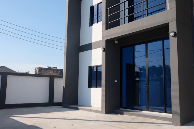 ขายหรือให้เช่าโกดัง พร้อมออฟฟิศ 400 ตรม.  คลองหลวง ปทุมธานี ใกล้ตลาดไท