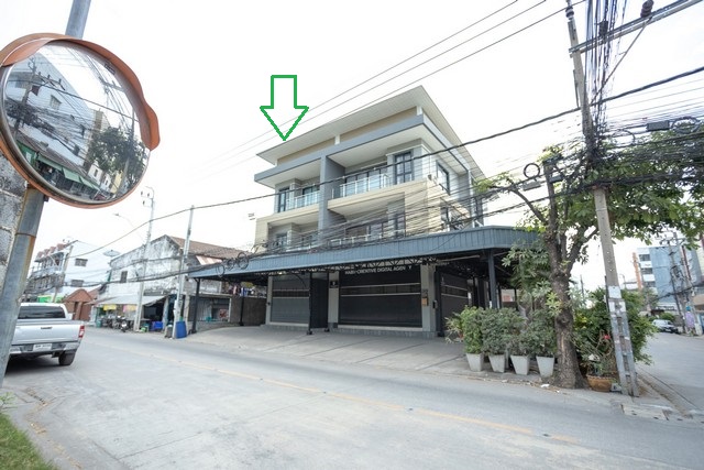 ให้เช่าทาวน์โฮม 3 ชั้น 250 ตรม. ซอยรามอินทรา 19 หัวมุมสี่แยก ปากซอย ติด BTS สายสีชมพู ใกล้ทางด่วน 