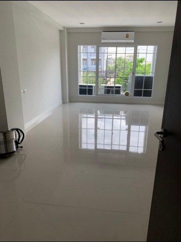 ให้เช่า อาคารพาณิชย์ 4.5 ชั้น พื้นที่ใช้สอยกว่า 266 ตร.ม. ซ. สุขุมวิท 103 เหมาะสำหรับคลินิก สปา