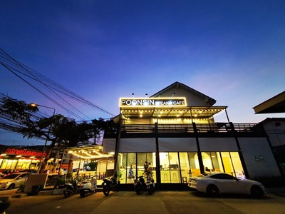  สนใจติดต่อ คุณแจงโทร 096-724-7332#เซ้งด่วน‼️ ร้านนั่งชิลล์-คาเฟ่ ปากซอยเคหะร่มเกล้า 58  หรือเปิดขายก๋วยเตี๋ยวไก่บุฟเฟต์ #แถมสูตรให้เลย สูตรนี้ฐานลูกค้าแน่นมาก บริเวณใกล้เคียง- ศูนย์ราชการต่างๆ- โรงเรียน ตลาด ชุมชน- สวนสาธารณะเซ้งเพียง 400,000 #ต่อรองราคาได้ค่ะ  รับนายหน้า 3% ร้านมี ห้องนอน 4 ห้อง ห้องครัว ห้องเก็บอุปกรณ์ อื่นๆอีกมากมาย-พื้นที่ 2 ทาวน์เฮ้าส์ ติดกัน ประกอบ