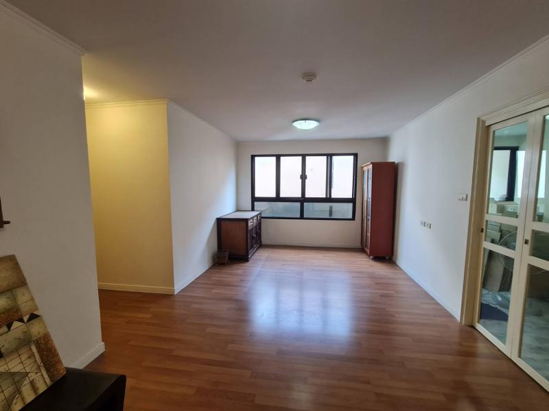 Condo. LUMPINI PLACE RAMA 4 – SATHORN ลุมพินี เพลส สาทร  - พระราม 4 1ห้องนอน ขนาด 61 Square Meter 3780000 บาท. ไม่ไกลจาก -เซ็นทรัล พระราม 3 เทสโก้ โลตัส พระราม 3 The Up พระราม 3 Market Place นางลิ้นจี่ ตลาดนางลิ้นจี่ ม.เทคโนโลยีราชมงคลกรุงเทพ รร.เซนต์โยเซฟ คอนแวนต์ รร.กรุงเทพคริสเตียน รร.อัสสัมชัญ รพ.กรุงเทพคริสเตียน รพ.เซนหลุยส์ รพ.BNH โครตถูก! -ใกล้รถไฟฟ้า MRT คลองเตย และ MRT ลุมพินี ใกล้ Market Place นางลิ้นจี่, สามย่านมิตรทาวน์, สวนลุมพินี และ Silom Complex