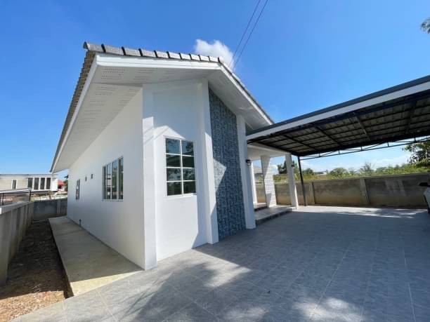 สุดคุ้ม ขายต่ำกว่าราคาตลาด ขายเพียง 2.1 ล้าน บ้านเดี่ยวสร้างใหม่ ท่ารั้ว ดอยสะเก็ด พื้นที่เยอะมากๆ มีทั้งหมด 5 หลัง พร้อมรับของแถมมากมาย