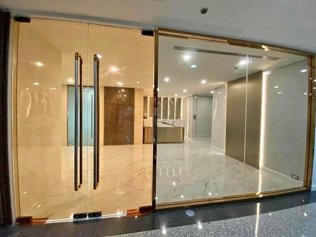 BH2648 ให้เช่าพื้นที่สำนักงาน 210 ตรม. ในอาคาร Ocean Tower 2 เดินทางสะดวกใกล้BTS อโศก contact : คุณบัว Bua Agent 0936464597, 0826914598Line : Bua093ค่าเช่า 150,000 บาทต่อเดือน สัญญา 1 ปี BH2648 ให้เช่าพื้นที่สำนักงาน 210 ตรม. ในอาคาร Ocean Tower 2 เดินทางสะดวกใกล้BTS อโศก เป็นอาคารที่อยู่กลางอโศก ทำเลศักยภาพเยี่ยม สำหรับผู้ที่มองหาออฟฟิศ สำนักงาน รายล้อมไปด้วยแหล่งชอปปิ้ง และอาหารเพื่อรองรับพนักงานออฟฟิศ สถานที่ใกล้เคียงและสิ�