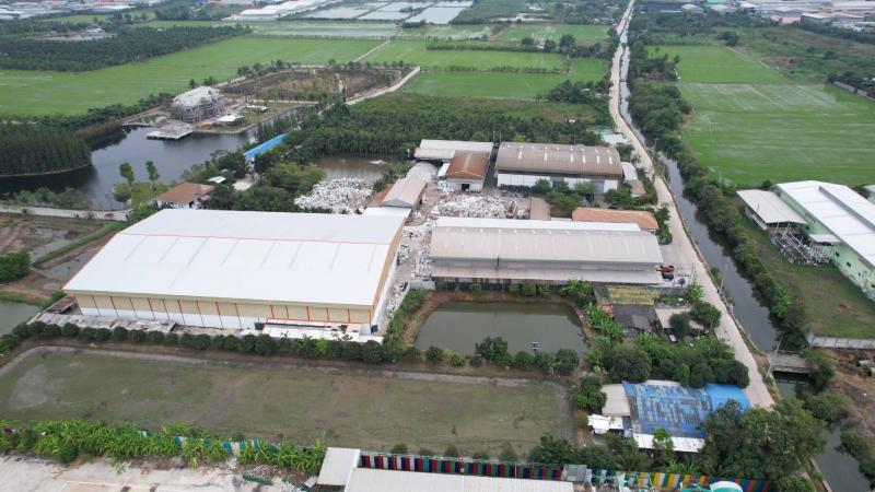 ขายโรงงาน โกดังเก็บสินค้า มีใบ รง. 4 เนื้อที่ 5 ไร่ พื้นที่ใช้สอยรวม 4,340 ตรม. ลงพื้นเสาเข็มอย่างดี รับน้ำหนักได้มา่กถึง 10 ตัน ราคาถูกพร้อมใช้งาน ง่ายต่อการขยายและพัฒนาธุรกิจในอนาคตรายละเอียดที่ตั้ง  ต.ท่าเสา อ.กระทุ่มแบน จ.สมุทรสาครLocetion : https://maps.app.goo.gl/SoBzgGahVLqBb9QD6*เนื้อที่ 2,000 ตรว.* ออฟฟิศ พร้อมห้องรับแขก ห้องพักคนงาน ห้องน้ำ * โกดังพื้นที่ 900 ตรม. 3 ยูนิต (ปัจจุบันปล่อยเช่า)* โกดัง�