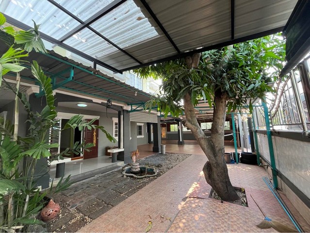 ขายบ้านเดี่ยว หมู่บ้านบางหลวง  ต่อเติมเต็มพื้นที่ หน้ากว้าง 31 ม. ลึก 16 ม. หลังบ้านเป็นวิวบัวชมพู ไม่ติดกับใคร อากาศถ่ายเท