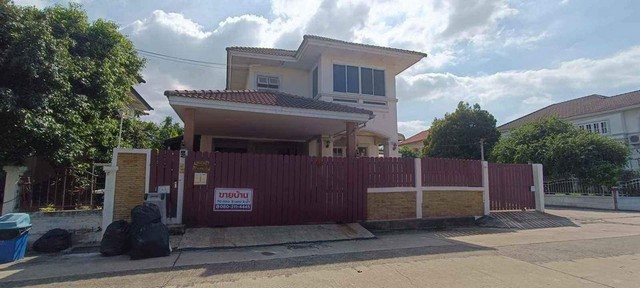 ขายบ้านเดี่ยว หมู่บ้านมณีรินทร์เลคแอนด์ลากูน ถนนรังสิตปทุม ตำบลบ้านกลาง  (โครงการ พร็อพเพอร์ตี้ จำกัด มหาชน)