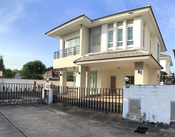 ขายบ้านเดี่ยว 2 ชั้น อยู่ในทำเลทองใกล้สนามบินและมหาลัยขอนแก่นบ้านตั้งในโครงการบ้านหรูใจกลางเมืองขอนแก่น #PShomeถ.มะลิวัลย์ขอนแก่น#สนามบิน #มหาลัยขอนแก่น #โรงพยาบาลกรุงเทพระบบรักษาความปลอดภัยดีมาก#โครงการPShome ราคาเพียง 4.6 ล้านบาท      โอนคนละครึ่ง 3 ห้องนอน2 ห้องน้ำพื้นที่ 70 ตารางวาสถานที่ใกล้เคียง-สนามบินขอนแก่น-มหาวิทยาลัยขอนแก่น-โรงพยาบาลกรุงเทพ-อยู่ติดถนนมะ