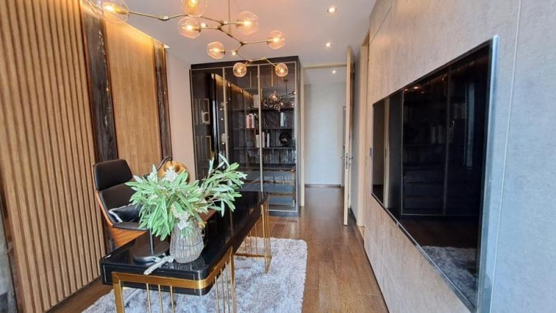 บ้านหรูเพิ่งสร้างเสร็จ มีลิฟต์ พร้อมสระในบ้านทุกหลังบ้านเดี่ยว4ชั้นเนื้อที่ 60,วา 4 นอน 5 น้ำถนนศรีนครินทร์