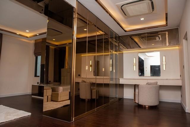 C4389 ให้เช่าและขายบ้านเดี่ยววิลล่า 3 ชั้น โครงการThe Gentry เอกมัย-ลาดพร้าว เฟอร์ใหม่ทั้งหลัง บ้านใหม่ไม่เคยเข้าอยู่ ใกล้เลียบด่วน