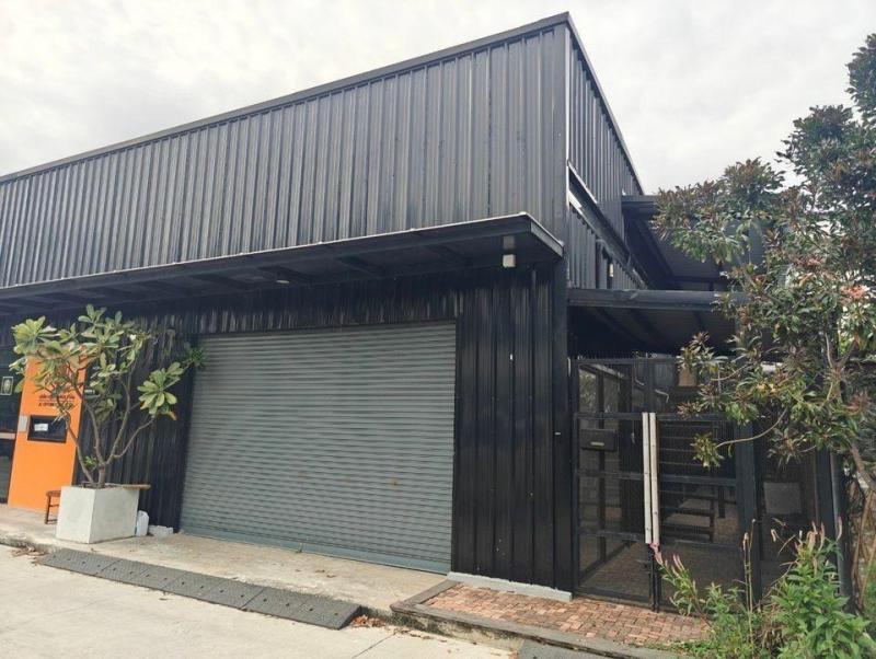 ให้เช่าโกดัง พร้อมออฟฟิศ ซอยพัฒนาการ 44 เหมาะทำสต๊อคสินค้า ออฟฟิศสำนักงาน โชวร์รูม หรือสตูดิโอราคาเช่า 35,000 บาท / เดือน ( สัญญาขั้นต่ำ 1 ปี ประกัน 2 เดือน ล่วงหน้า 1 เดือน )ที่ตั้ง ถนนพัฒนาการ ซอยพัฒนาการ 44 เขตสวนหลวง กรุงเทพมหานคร 10250ติดต่อ : คุณภัสพงณ์ 063-409-8164Line : deedaa23พื้นที่ใช้สอย 160 ตารางเมตร จำนวน 5 ออฟฟิศ 2 ห้องน้ำ จอดรถ 2 คันมีพื้นที่ Outdoor ด้านข้างแอร์ 2 เครื่องราคาเช่า 35,000 บาท /