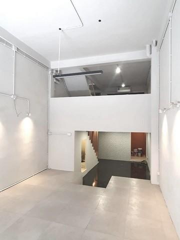 C4382 ให้เช่าอาคารพาณิชย์​ 3 ชั้นครึ่ง เหมาะทำร้านค้า showroom cafe ออฟฟิศ​ คลีนิค ร้านอาหาร ใกล้BTS บางจาก 150 เมตร