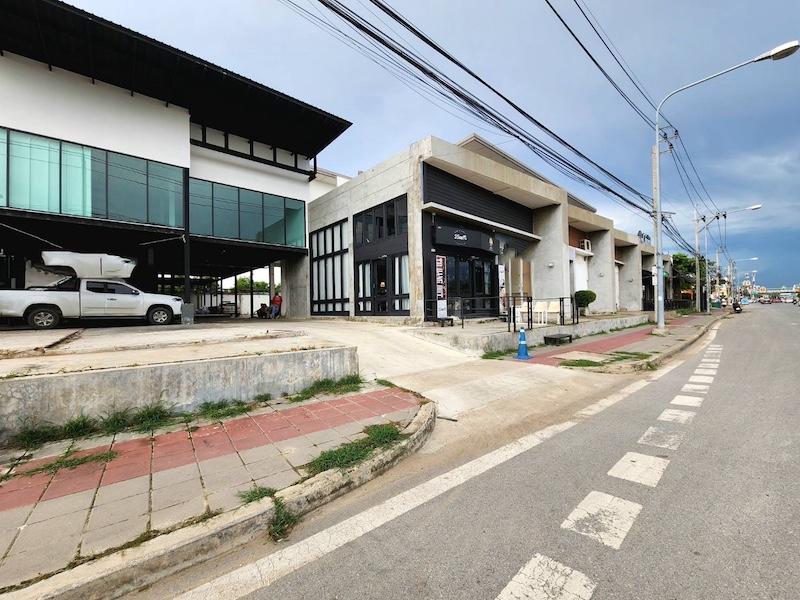 ให้เช่าพื้นที่ ทำเลขายของ หน้ากว้าง 4 เมตร  ใกล้หมู่บ้านมัณฑนา ราชพฤกษ์