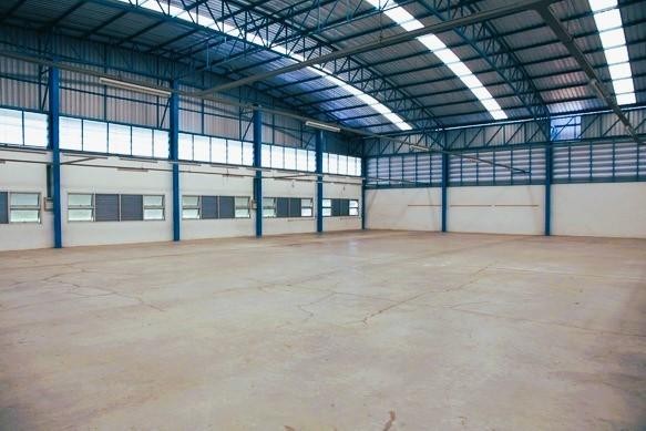 PB3760 ให้เช่าโกดังสินค้า ขนาด 4 ไร่ครึ่ง พื้นที่ 5,000 ตารางเมตร ติดถนนบางบัวทอง-สุพรรณบุรี มีใบ รง.4 อำเภอไทรน้อย จังหว้ดนนทบุรี