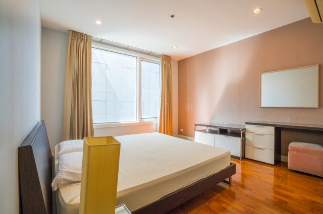 Siri Residence Sukhumvit 24 Condo For Rent Near BTS
