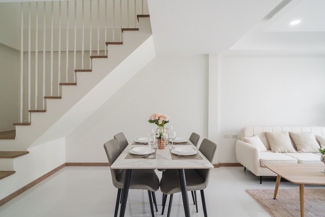 ทาวน์โฮมทำเลทองใกล้เซ็นทรัลเฟสติวัล เชียงใหม่ แยกเทพปัญญา ( ศรีอนันต์ทาวน์โฮม ) บ้านตกแต่งพร้อมเฟอร์นิเจอร์ครบ