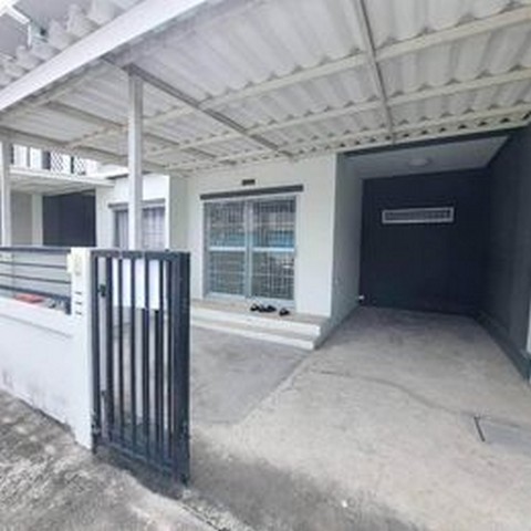 ทาวน์เฮ้าส์ 2ชั้น ใกล้อมตะนคร เดินทางสะดวกสบาย “ติดถนนเมนหลักของหมุ่บ้าน