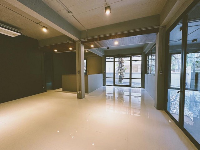 POR3724 ให้เช่า อาคาร สำนักงาน ซอยเสือใหญ่ รัชดา 32 ใกล้ ศาลอาญา MRT ลาดพร้าว ขนาด 1,200 ตรม. จอดรถ 18 คัน