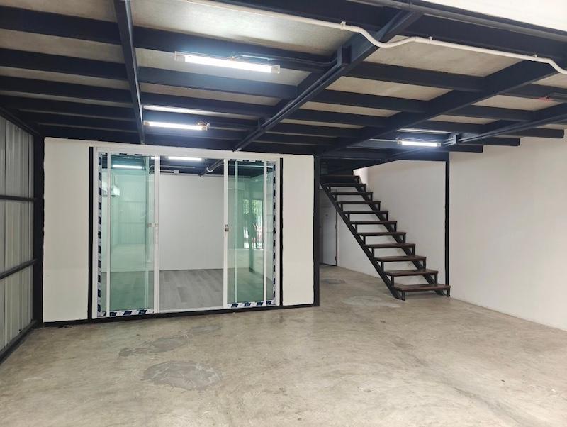 ให้เช่าโกดัง พร้อมออฟฟิศขนาดใหญ่ ซอยพัฒนาการ 44 เขตสวนหลวง