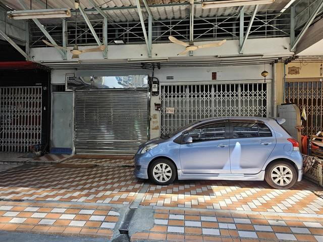 EPL-BR0080 ให้เช่าและขายอาคารพาณิชย์ 5 ชั้นครึ่ง 2 คูหา ใจกลางเมือง ซอยทินกร ดินแดง เนื้อที่ 32.4 ตรว.580 ตร.ม. 6 ห้องนอน 