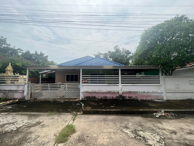   รายละเอียดเพิ่มเติม Code ID : PKK02-01211  ราคาขาย  1,550,000 บาท- ขนาดพื้นที่ :   52.00 ตร.ว.- พื้นที่ใช้สอย :  -- จำนวนห้อง :   2 ห้องนอน 1 ห้องน้ำ - ที่จอดรถ :    1   คัน- บ้านหันทางทิศ : - พิกัดทรัพย์ : https://maps.app.goo.gl/aJNh2eoJYQT92LSj8    สถานที่ใกล้เคียง- ใกล้โรงพยาบาลสายใหม คลอง8- ใกล้โลตัส โก เฟรช หมู่บ้านวิสต้า ปทุมธานี - ใกล้ถูกดี มีมาตรฐาน สุมลฑามาเก็ต - ใกล้ซีเจ มอร์ สาขาลำลูกกา คลอง 9  อุดมรัตน์ ช้อป   สอบถามเพิ่มเติม/น�