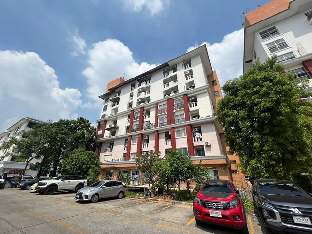  รายละเอียดเพิ่มเติม Code ID : PKK05-01174  ราคาขาย 1,080,000  บาท- ขนาดพื้นที่ :   31.80 ตร.ม.- พื้นที่ใช้สอย :   -- จำนวนห้อง :   1 ห้องนอน 1 ห้องน้ำ- ชั้นที่ : 6- อาคาร : A พิกัดทรัพย์ :  https://maps.app.goo.gl/D1eRaaxg4wDsFn1S8    สถานที่ใกล้เคียง- ใกล้โลตัส อ่อนนุช 80- ใกล้โรงเรียนอนุบาลศรินทิพย์ - ใกล้เฟรชแอทแม็คโคร พัฒนาการ (Fresh @ Makro Pattanakarn)สอบถามเพิ่มเติม/นัดชมโทร. 097-419-5982(พลอย)โทร. 096-932-4624(ออมสิน)Line : @panaya (มี@ด้านหน้า)ปรึกษาสินเชื่อฟรี One Stop Service ดู�