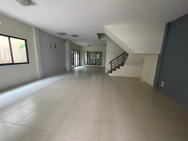 ขายทาวน์โฮมโครงการ ลภัสธณา อำเภอบางละมุง จังหวัดชลบุรี PKK03-01171