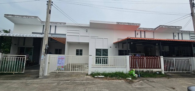 ขายทาวน์เฮ้าส์โครงการ ไลโอ อำเภอบางละมุง จังหวัดชลบุรี PKK03-00059